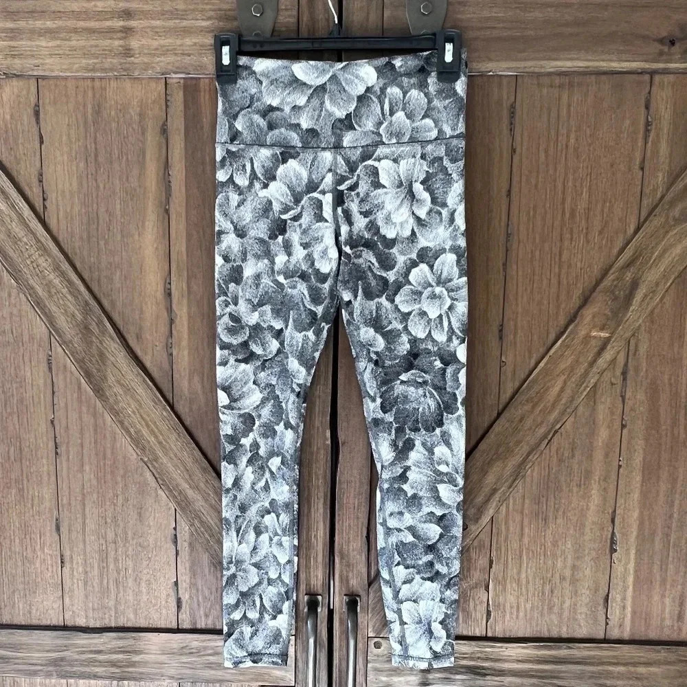 Athleta Elation Textured Tight Chakra Floral Black/Seasalt Size XS - Picture 2 of 8